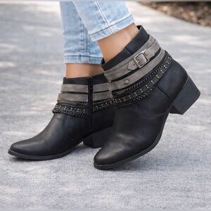 Women's JellyPop Gradie Black Ankle Boots with Decorative Straps and Studs 8.5